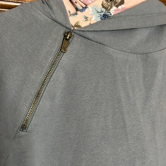 Ampersand Ave Doublehood Sweatshirt with Floral Elbow Patch Size Large - Picture 3 of 7